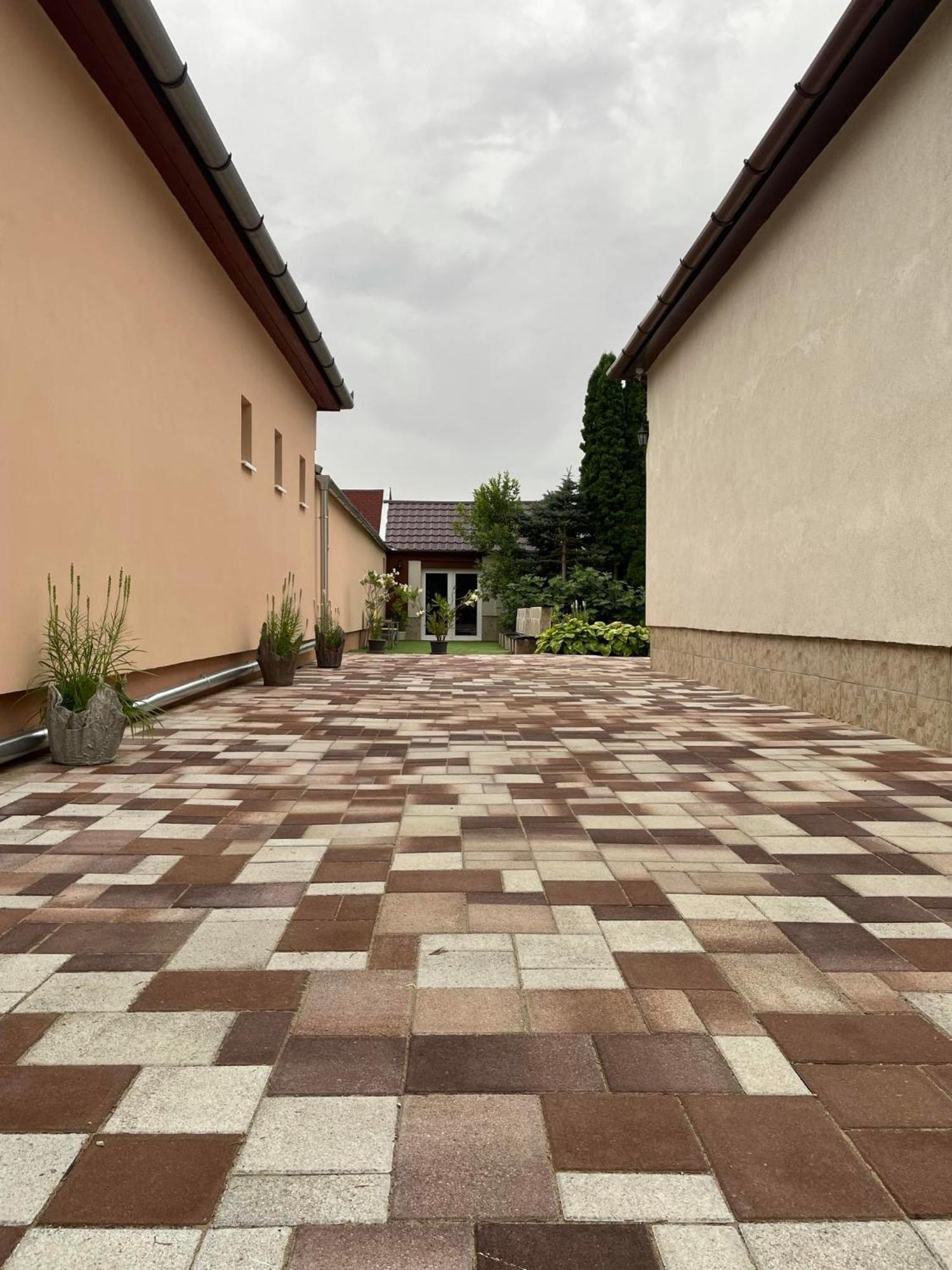 Adam Apartman Hajdúszoboszló 外观 照片